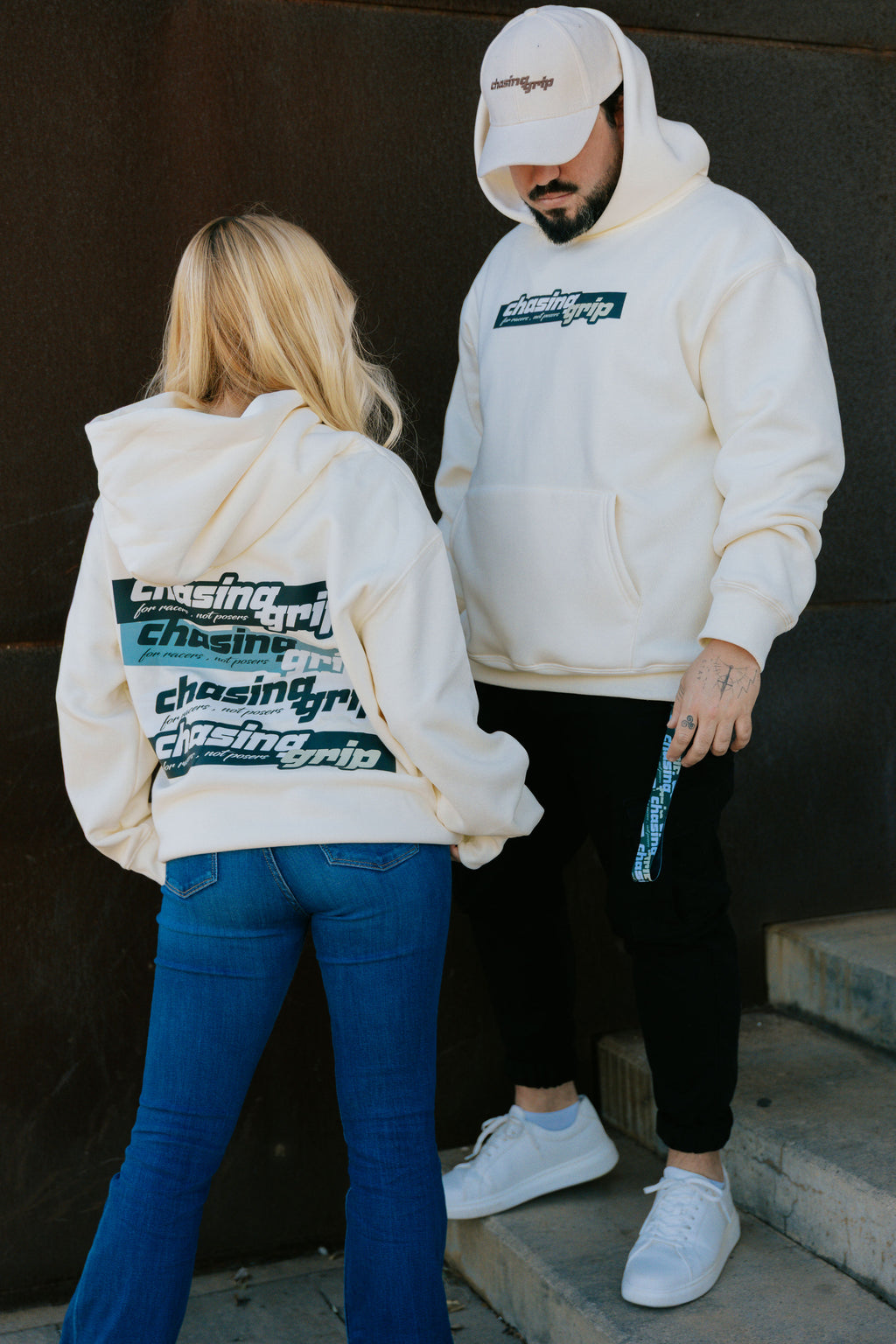 Sudadera Crema Premium Chasing Grip