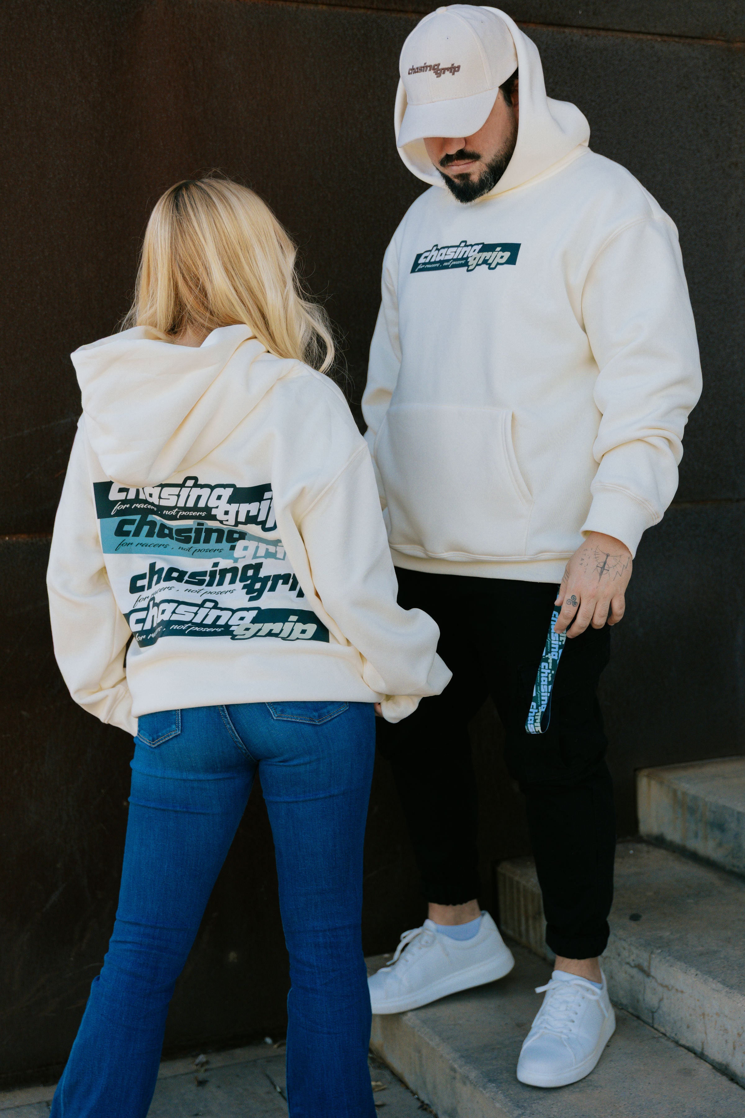 Sudadera Crema Premium Chasing Grip