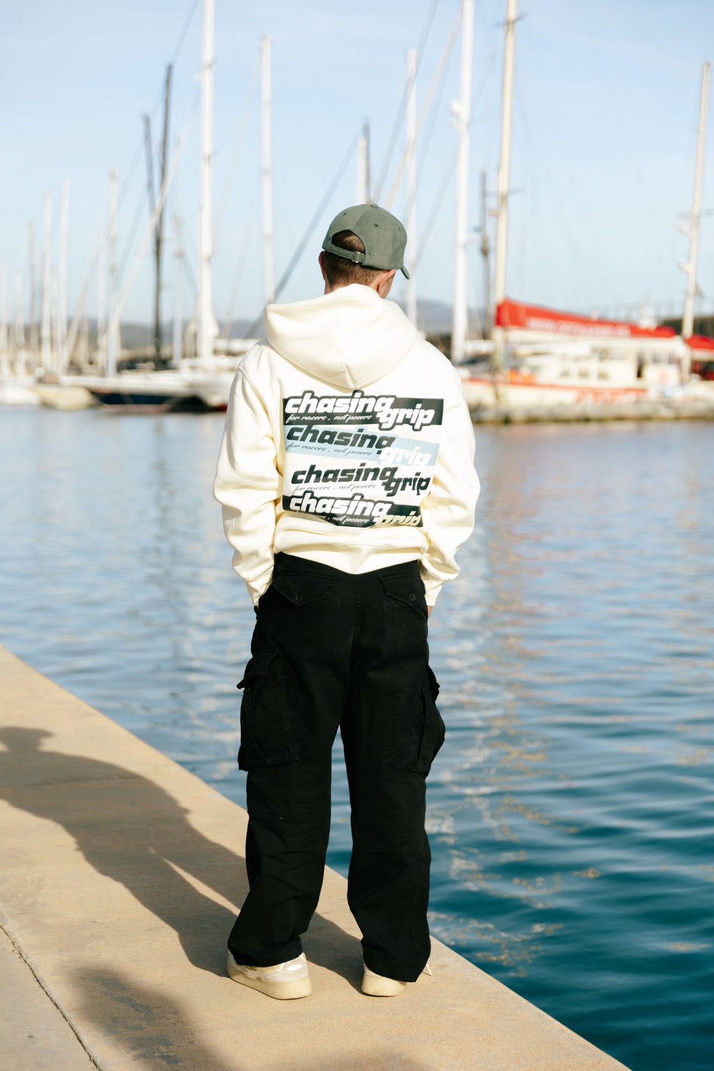 Sudadera Crema Premium Chasing Grip