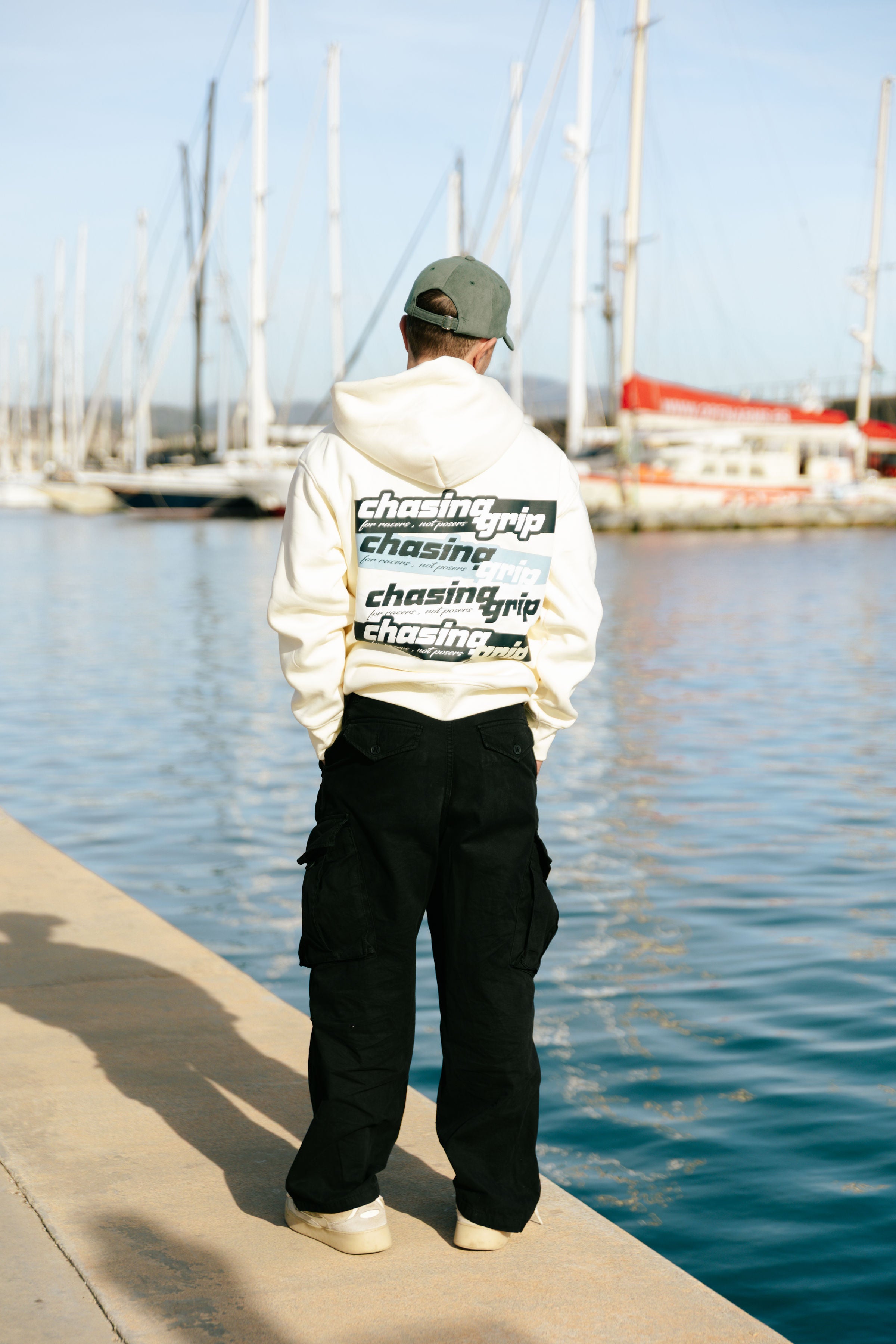 Sudadera Crema Premium Chasing Grip